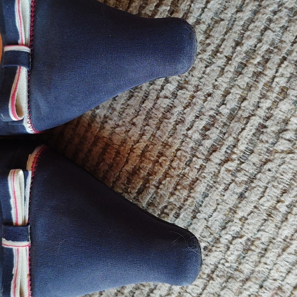 Prada heels. Navy slip-on with front bow. Size Euro 37 US size 6.5/7 - Picture 7 of 7